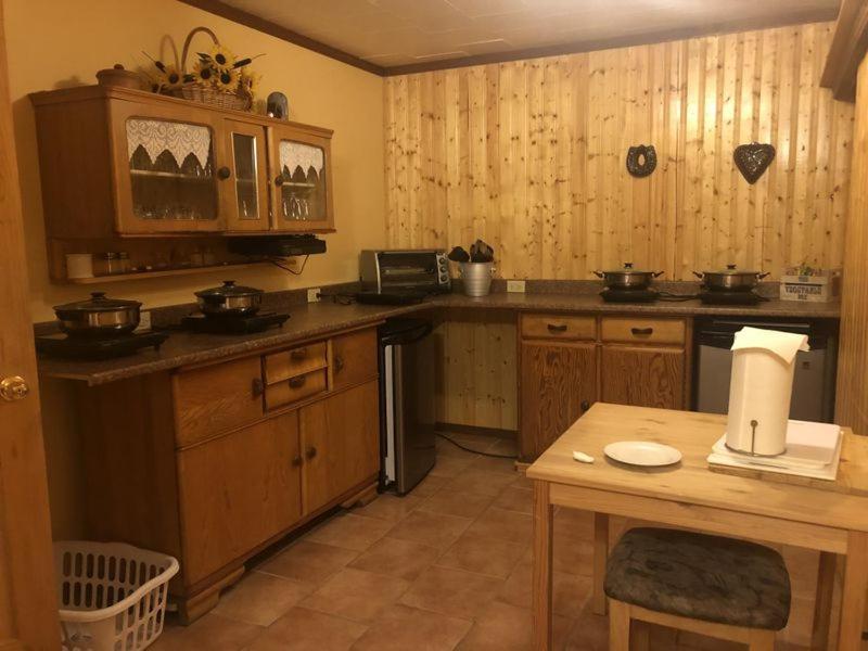 Bridge Lake Beaver Guest Ranch מראה חיצוני תמונה