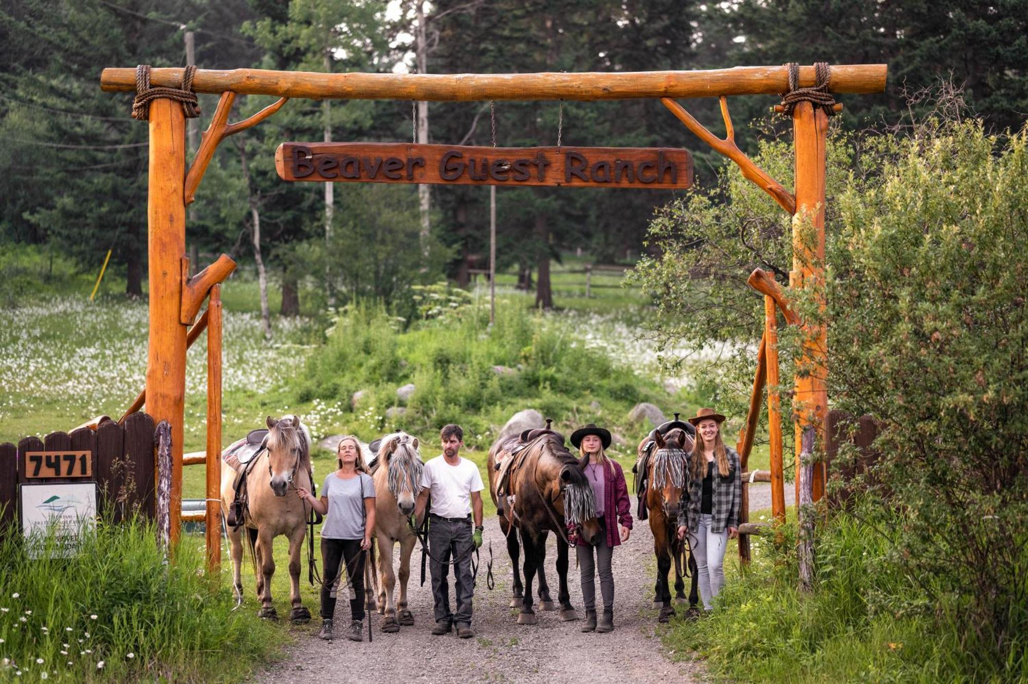 Bridge Lake Beaver Guest Ranch מראה חיצוני תמונה