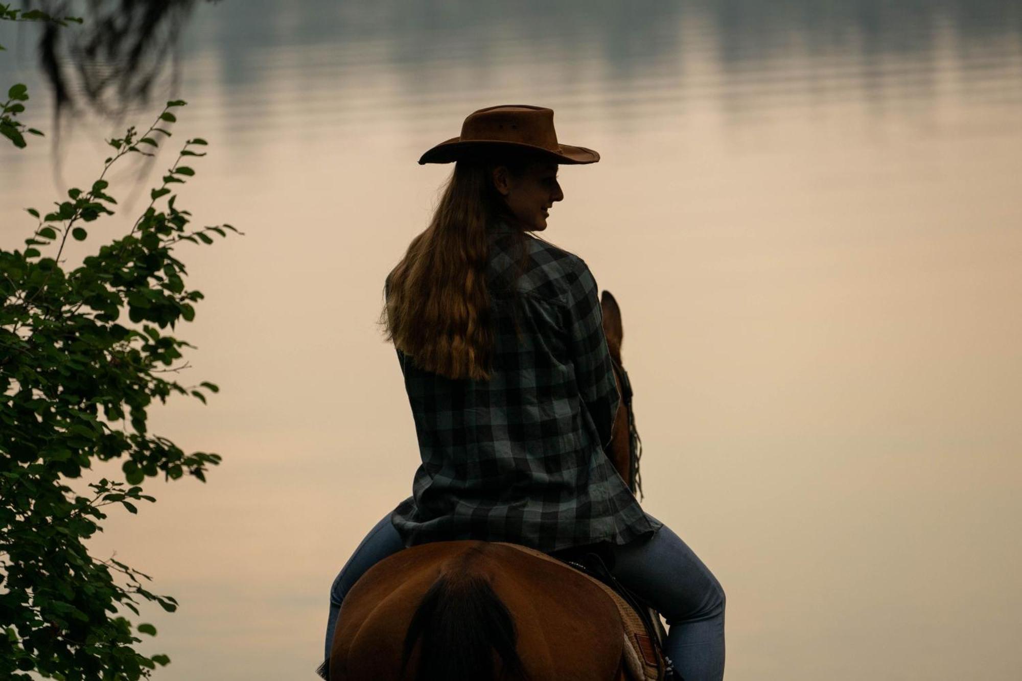 Bridge Lake Beaver Guest Ranch מראה חיצוני תמונה