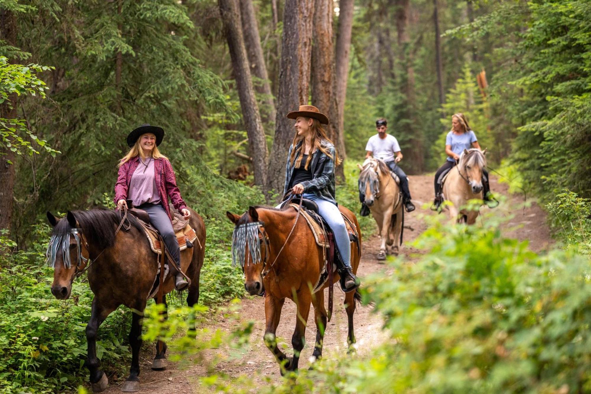 Bridge Lake Beaver Guest Ranch מראה חיצוני תמונה